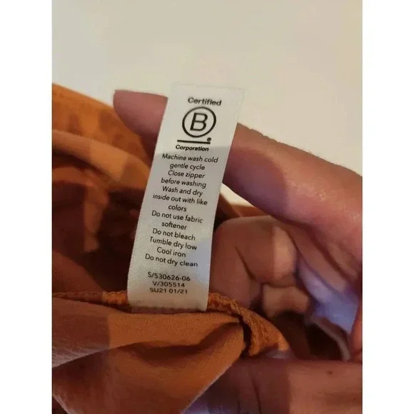 Athleta Trekkie North Short Orange Size 20. - Picture 7 of 10